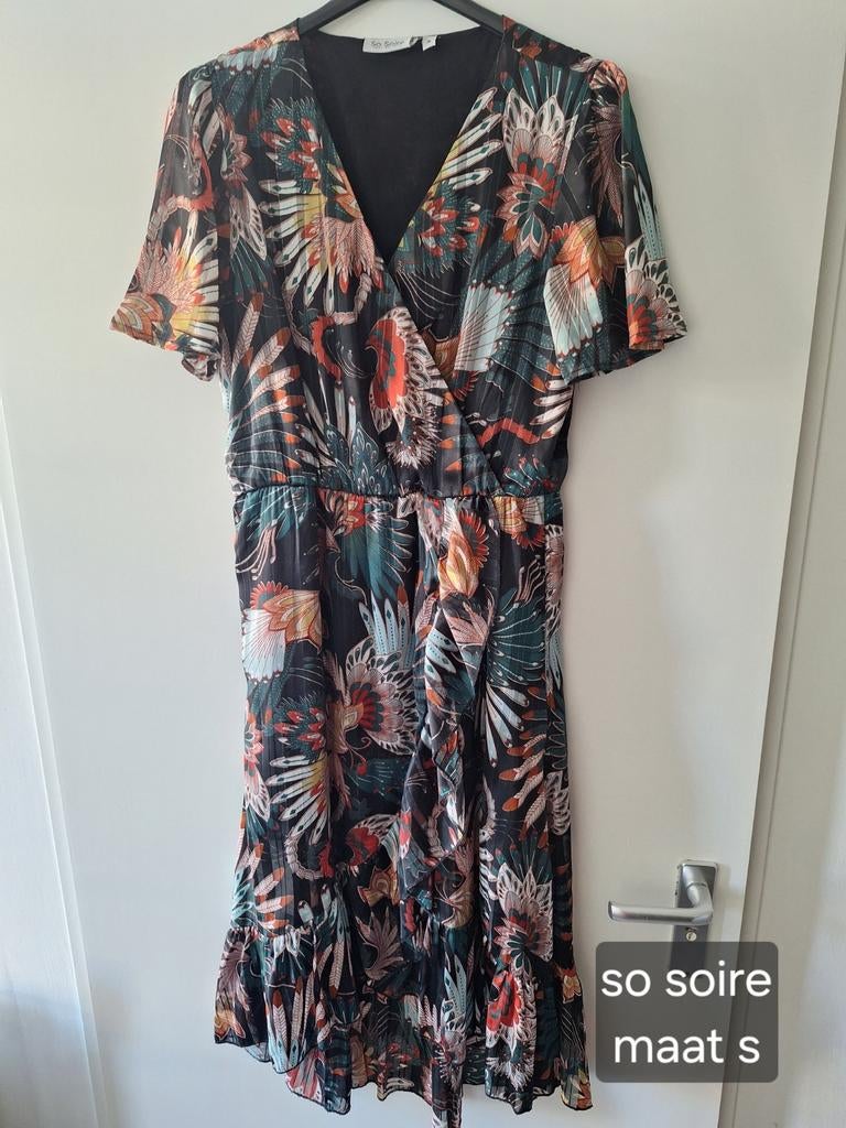 So Soire jurk met bloemen - Maat S, Kleding | Dames, Jurken, So Soire, Ophalen of Verzenden, Zo goed als nieuw, Maat 36 (S)