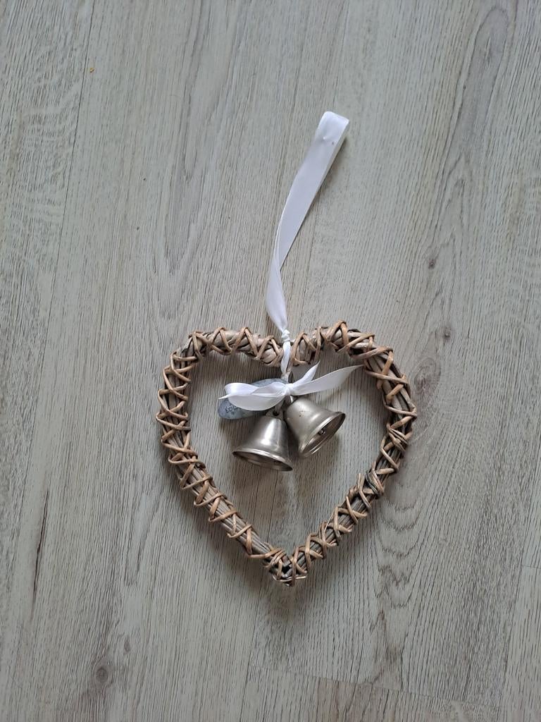 Hartvormige decoratie met belletjes merry christmas kerst, Ophalen of Verzenden, Zo goed als nieuw