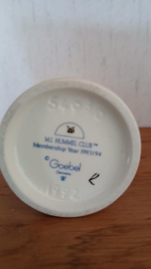 Hummel Goebel Beeldje Meisje met Tute, Antiek en Kunst, Ophalen of Verzenden