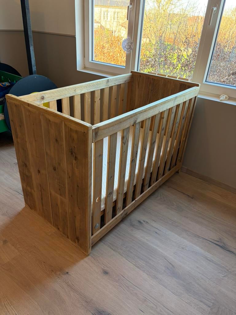 Ledikant baby steigerhout, Ophalen, Zo goed als nieuw, Ledikant