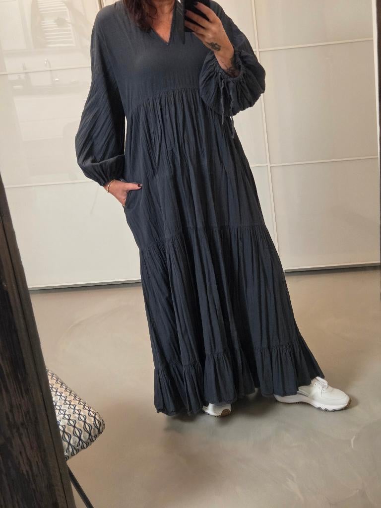 Devotion dress donker grijs nieuw in de maat M, Kleding | Dames, Jurken, Nieuw, Maat 38/40 (M), Grijs, Onder de knie, Ophalen of Verzenden