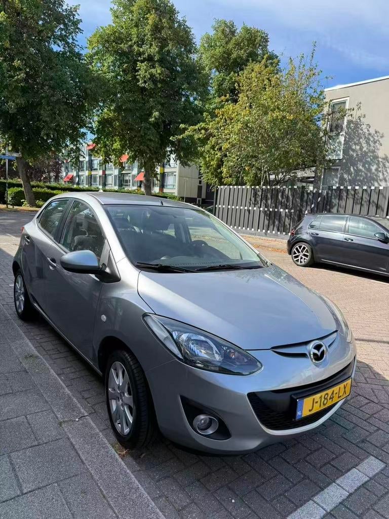 Mazda 2-1.3TS  2013 Grijs, Auto's, Mazda, 972 kg, 74 pk, 31 €/maand, 1349 cc