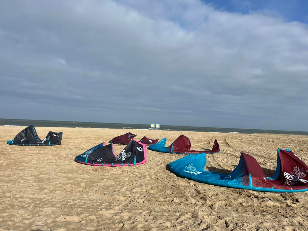 5 Airush kites met bar - ook los te koop!, Geen board, Ophalen, Kite