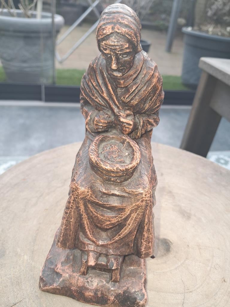 Ant Heukels beeldje van zittende vrouw, Ophalen of Verzenden