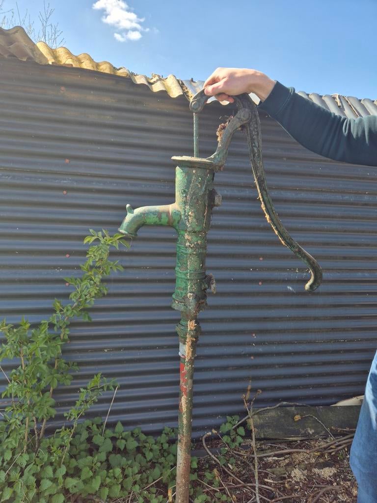 Antieke gietijzeren handpomp - Groen, Tuin en Terras, Ophalen, Gebruikt, Handmatig, Bronpomp