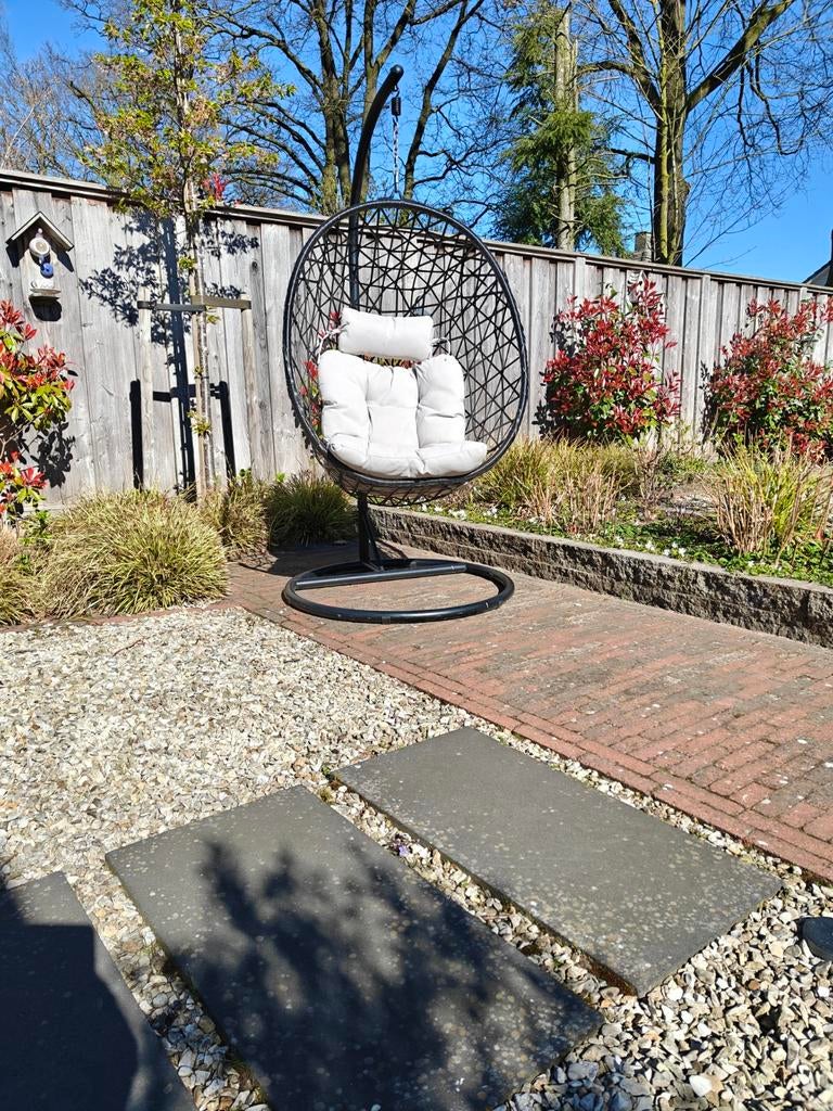 Zwarte hangstoel met kussen, Ophalen