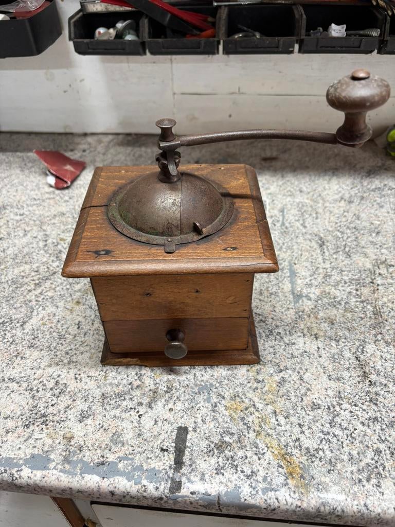 Oud koffie molentje, Antiek en Kunst, Ophalen