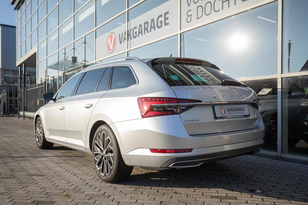 Skoda Superb Combi 1.5 TSI ACT Laurin&Klement Trekhaak, 12 maanden, Zwart, 4 cilinders, 1600 kg
