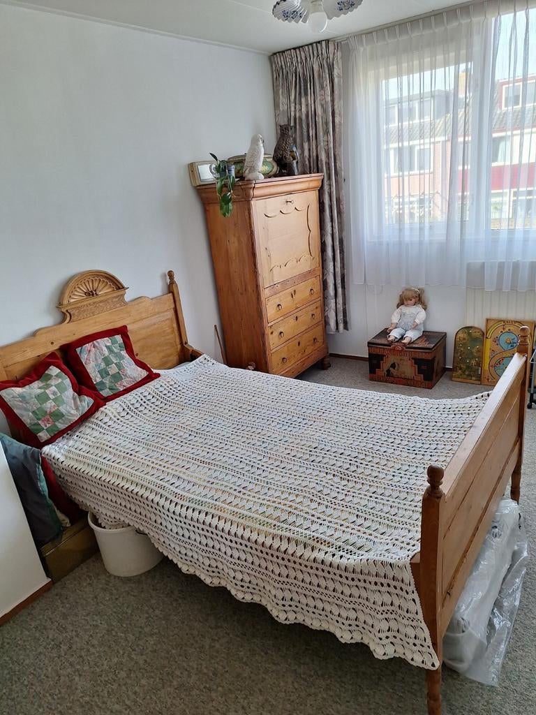 Antiek grenen ledikant 200x120 cm met matras en sprei, Huis en Inrichting, Slaapkamer | Bedden, Ophalen of Verzenden