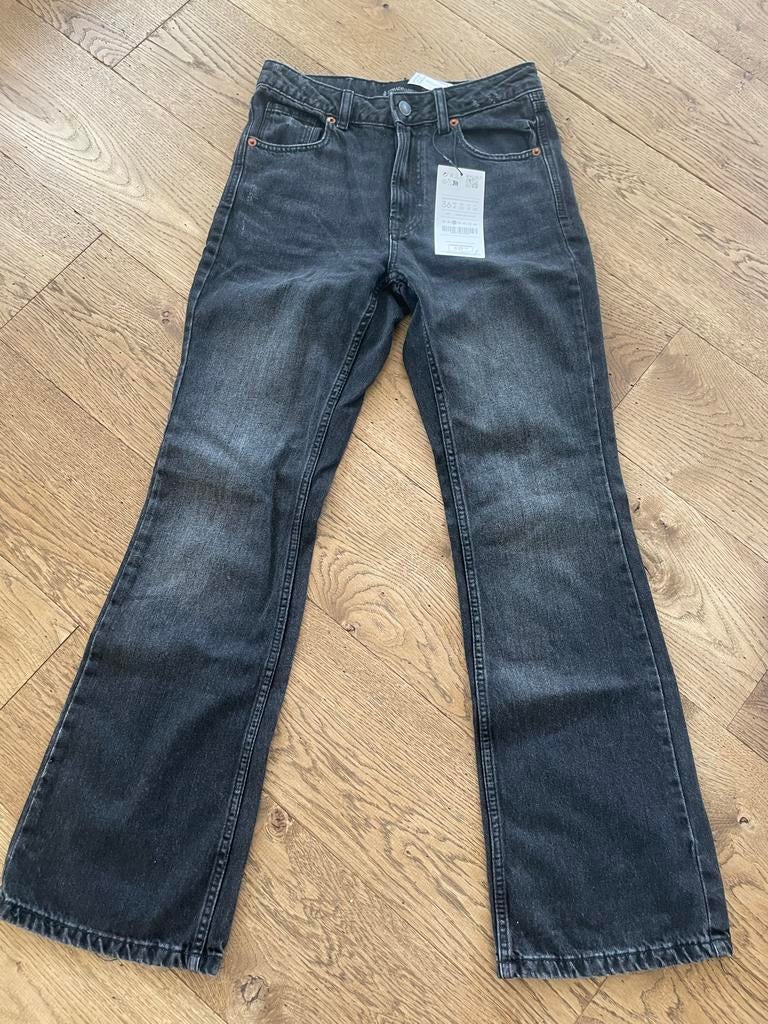 Nieuwe Stradivarius D72 Bootcut Spijkerbroek Maat 36, Kleding | Dames, Ophalen of Verzenden, Nieuw, Zwart, W28 - W29 (confectie 36)