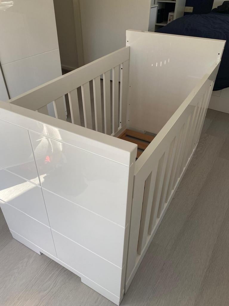 Interbaby ledikantje wit hoogglans – gedemonteerd, Kinderen en Baby's, Kinderkamer | Complete kinderkamers, Ophalen, Zo goed als nieuw