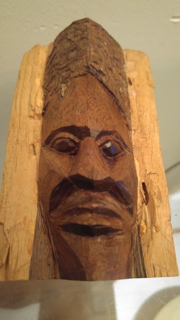 Bijzonder beeld, gesneden uit één stuk onbeschilderd hout., Ophalen of Verzenden