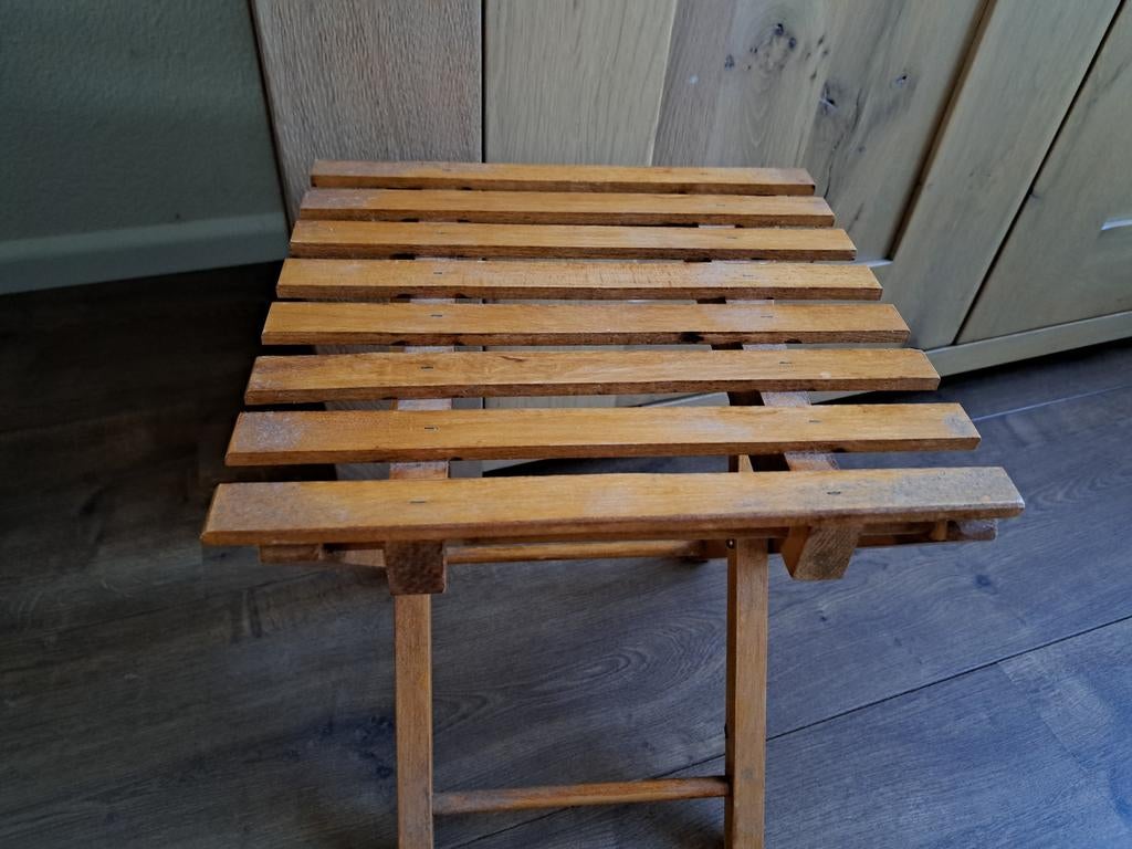 Houten opklapbaar krukje plantentafel bijzettafeltje, Ophalen of Verzenden, Gebruikt, Hout
