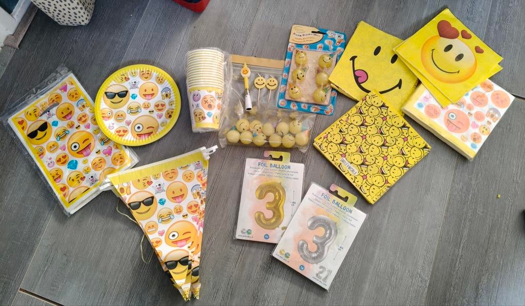Smiley Emoji verjaardags party setje kinderfeestje, Ophalen of Verzenden, Zo goed als nieuw, Versiering, Verjaardag
