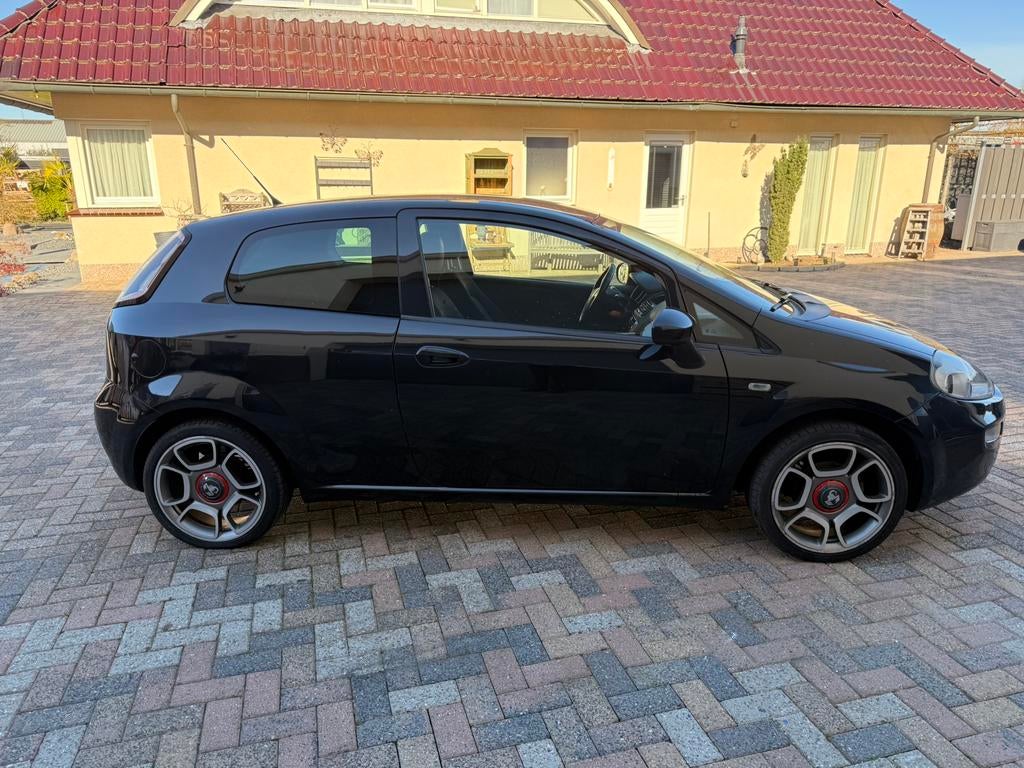 Fiat Punto 1.2 51KW/69PK 3DR Grande 2014 Zwart, Voorwielaandrijving, 40 €/maand, 1242 cc, 4 cilinders