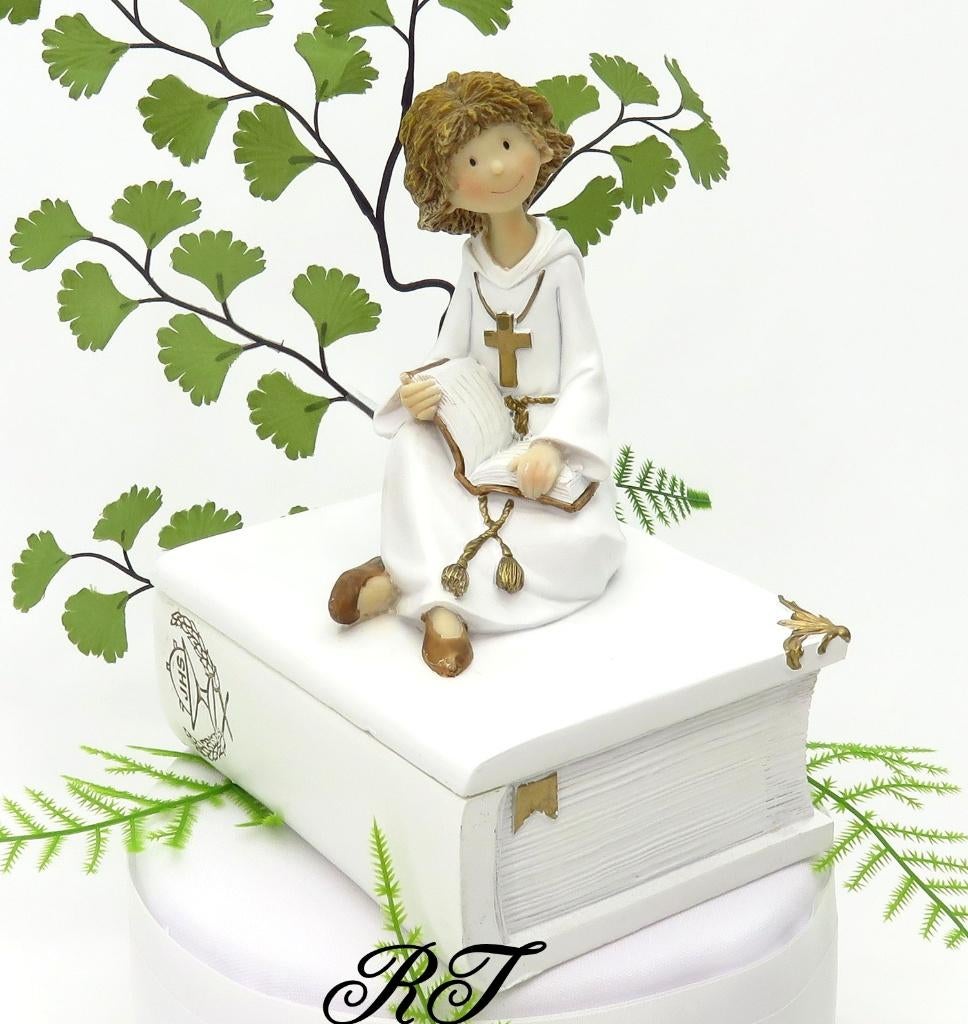 Prachtige communie beeldje, kindje zit op een bijbel., Ophalen of Verzenden, Nieuw, Versiering, Overige