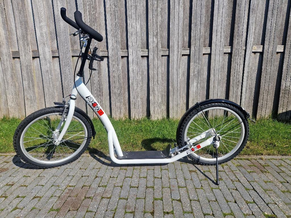 Volwassen step 20/24 Bikefun Bike2Go - wit kickbike z.g.a.n!, Ophalen, Zo goed als nieuw, Kickbike, Bike2go