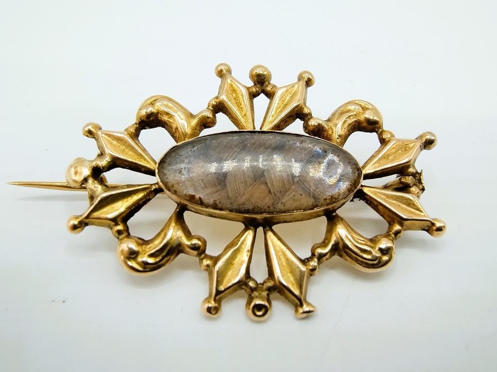 Gouden rouwbroche met haarwerk, 1834, Sieraden, Tassen en Uiterlijk, Antieke sieraden, Verzenden, Goud, Broche