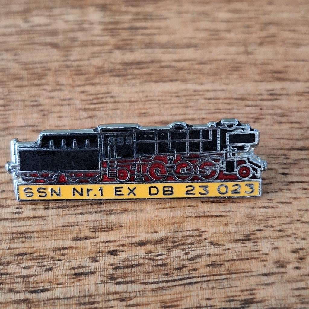Pin locomotief SSN Nr.1 EX DB 23 023, Verzamelen, Ophalen of Verzenden, Gebruikt, Transport, Speldje of Pin