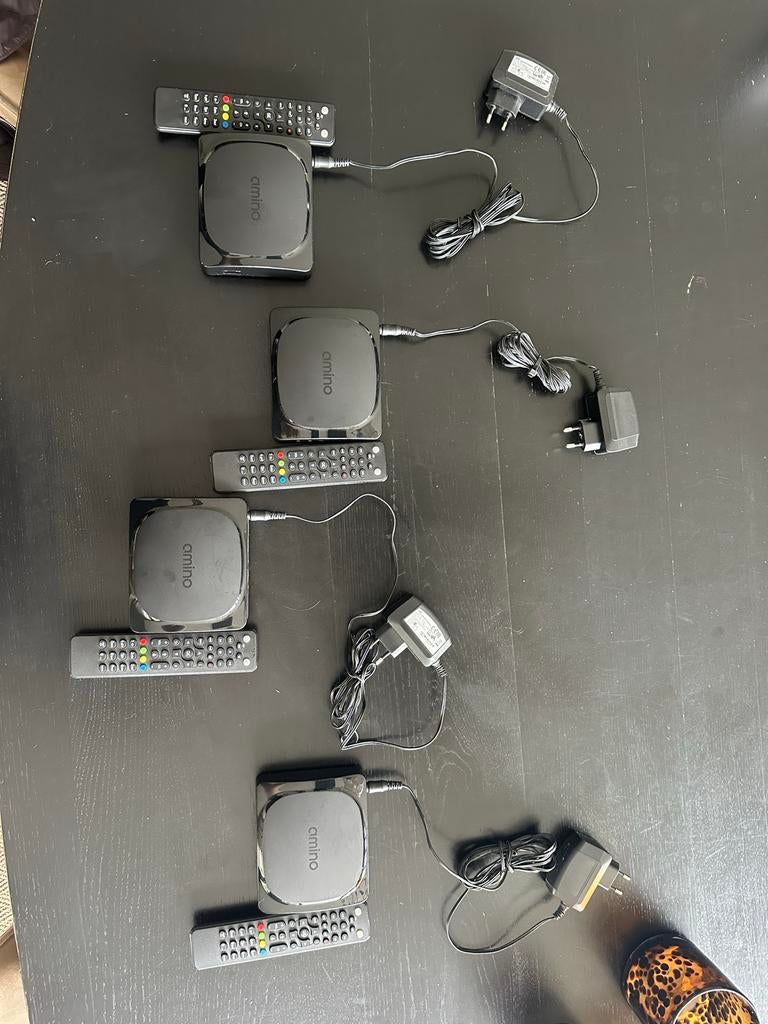 4x Amino Aria 610 IPTV decoder met kabels en afstandsbedieni, Ophalen of Verzenden, Gebruikt, Decoder