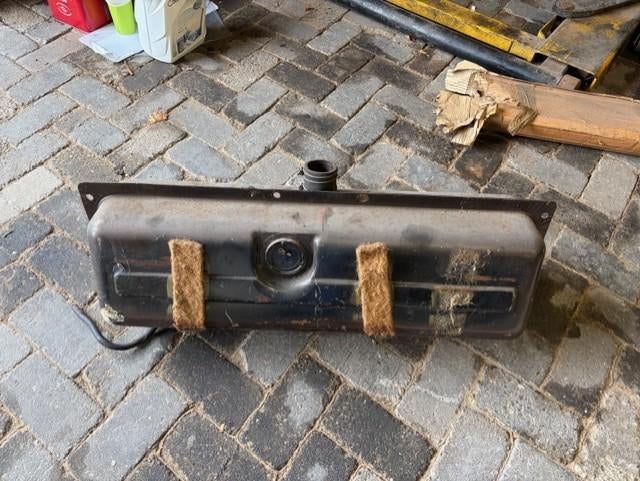 Triumph Spitfire MK1-2-3 benzinetank, Ophalen