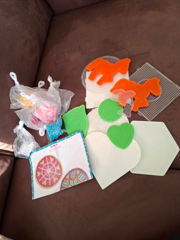 Strijkkralenset met verschillende vormen en kralen, Ophalen of Verzenden