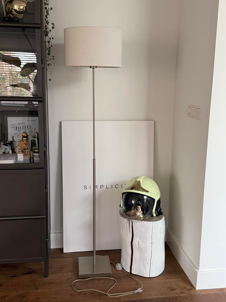 Staande lamp met off-white kap, Huis en Inrichting, Lampen | Vloerlampen, Ophalen, Zo goed als nieuw, Metaal, 150 tot 200 cm