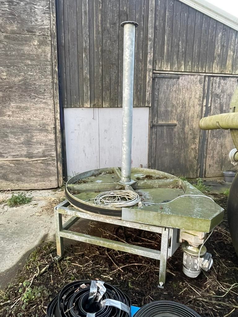 Stapmolen 4 paards (inclusief hekwerken), Stalling, 4 paarden of pony's of meer