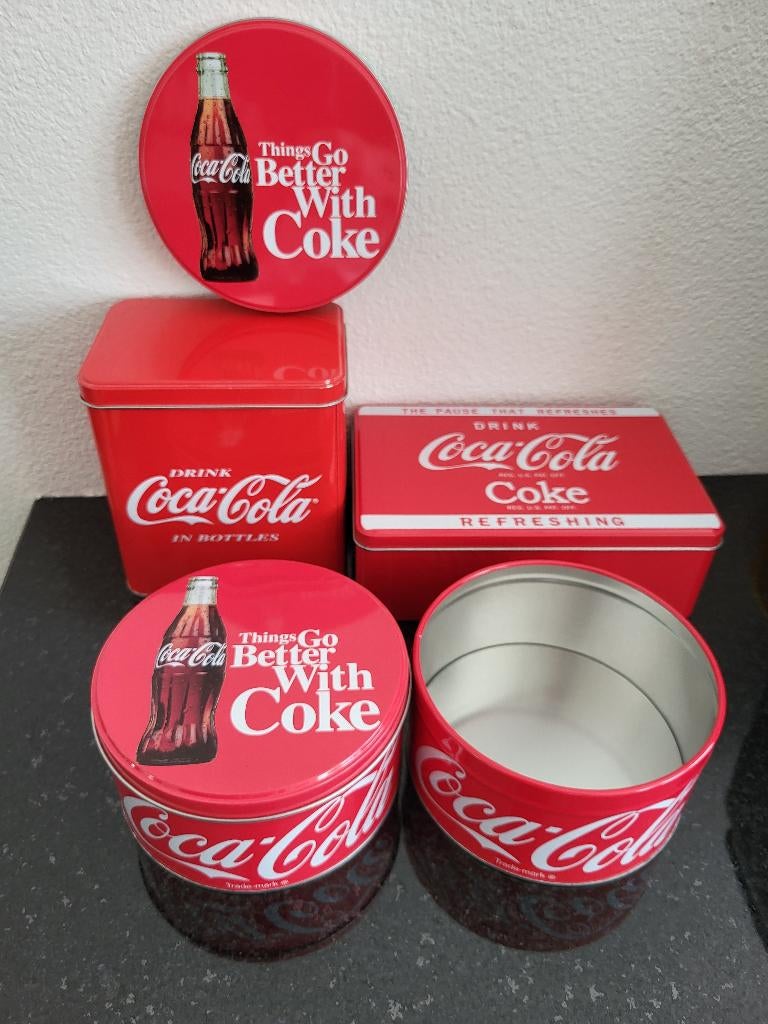 Coca Cola verzameling blikken, dienblad, bekers en spaarpot, Ophalen, Zo goed als nieuw, Gebruiksvoorwerp