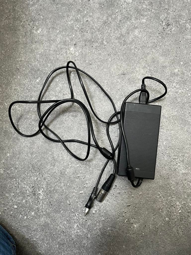 Giant fiets Acculader 5 pins, Ophalen of Verzenden, Gebruikt