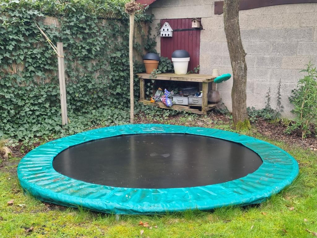 Berg trampoline 330 meter, Kinderen en Baby's, Speelgoed | Buiten | Trampolines, Ophalen, Gebruikt