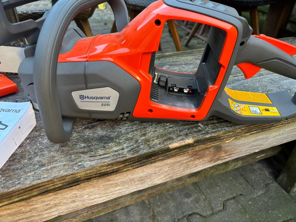 Husqvarna 225i accu kettingzaag body nieuw, Ophalen, Zo goed als nieuw