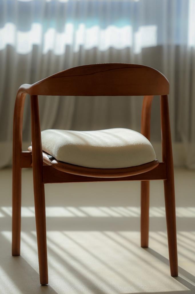 Nieuwe beukenhout stoelen (32 stuks)- bouclé -massief hout, Antiek en Kunst, Antiek | Meubels | Stoelen en Banken, Ophalen of Verzenden