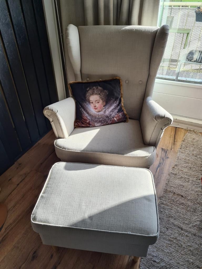 Ikea strandmon oorfauteuil en voetenbank, Huis en Inrichting, Fauteuils, Ophalen, 75 tot 100 cm
