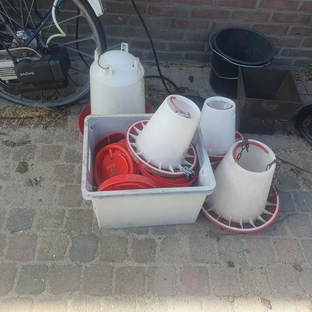 Voer en water silos, Ophalen, Drinken en Voederen