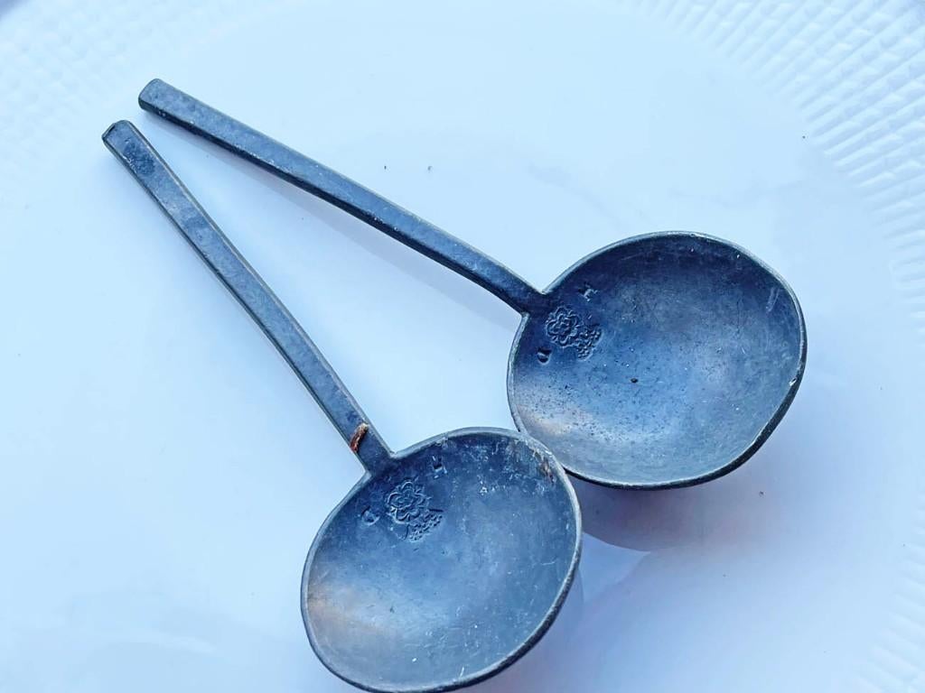 2 Antieke Tinnen Lepels met Gekroonde Roos (Dirkingh ?), Ophalen of Verzenden