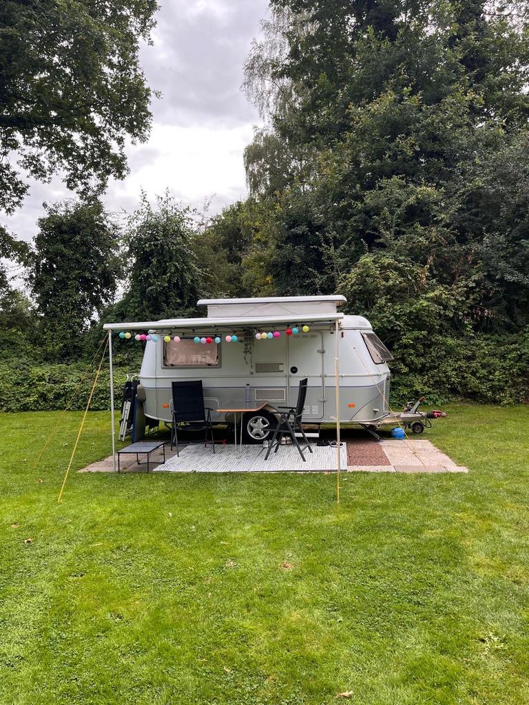 Eriba Touring GT 420 Triton - Compacte en comfortabele carav, Luifel, Treinzit, 750 - 1000 kg, Particulier