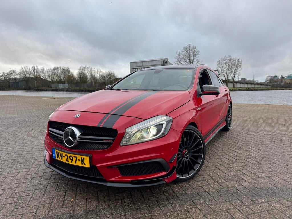 Mercedes-Benz A45 AMG 4MATIC |360 PK|Uniek Rode|Pano|Aero, Auto's, Automaat, Zwart, 4 cilinders, 360 pk