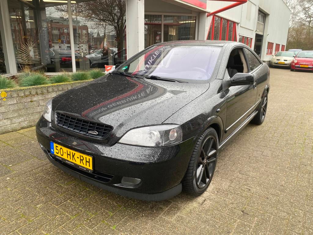 Opel Astra Coupé 2.2-16V - Full Black Edition - Inruil Mog, Voorwielaandrijving, Gebruikt, 4 stoelen, Zwart