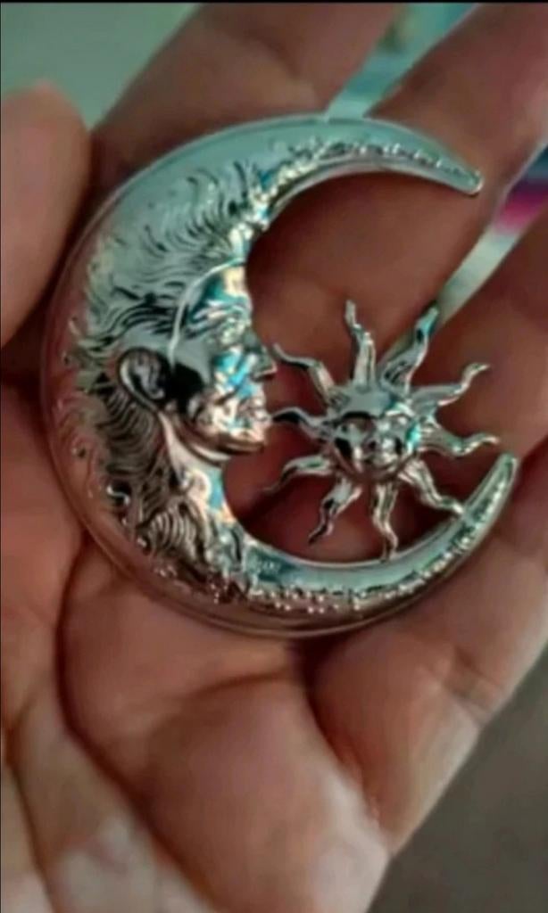 Nieuwe Broche Maan en Zon Design, Overige materialen, 4 tot 7 cm, Nieuw, Ophalen of Verzenden