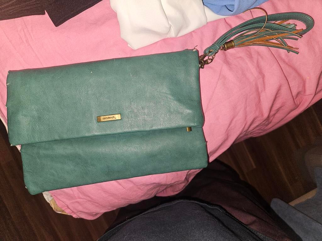 Groene clutch tas met kwastje, Sieraden, Tassen en Uiterlijk, Tassen | Damestassen, Ophalen of Verzenden, Gebruikt, Groen, Avondtasje