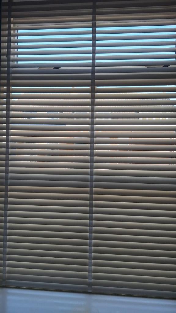 Witte houten jaloezieen 50 mm . 2 stuks / 1 prijs, Ophalen, Strak, 200 cm of meer, Wit