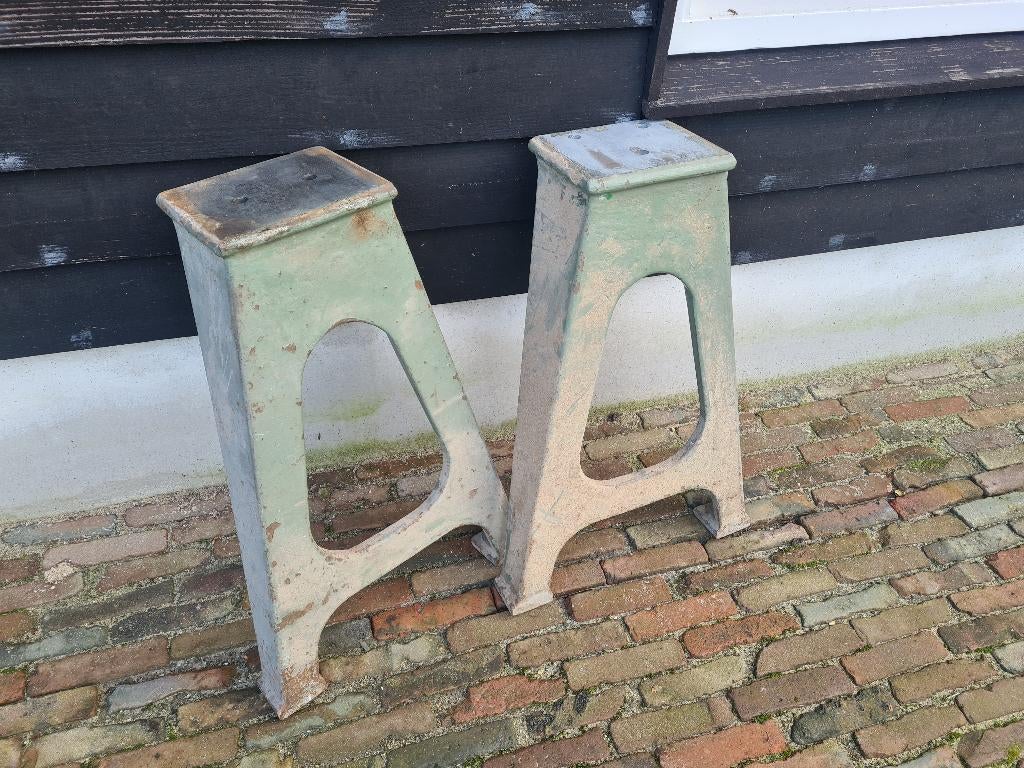 Oude industriële gietijzeren machine poten Hoog 73 cm, Ophalen