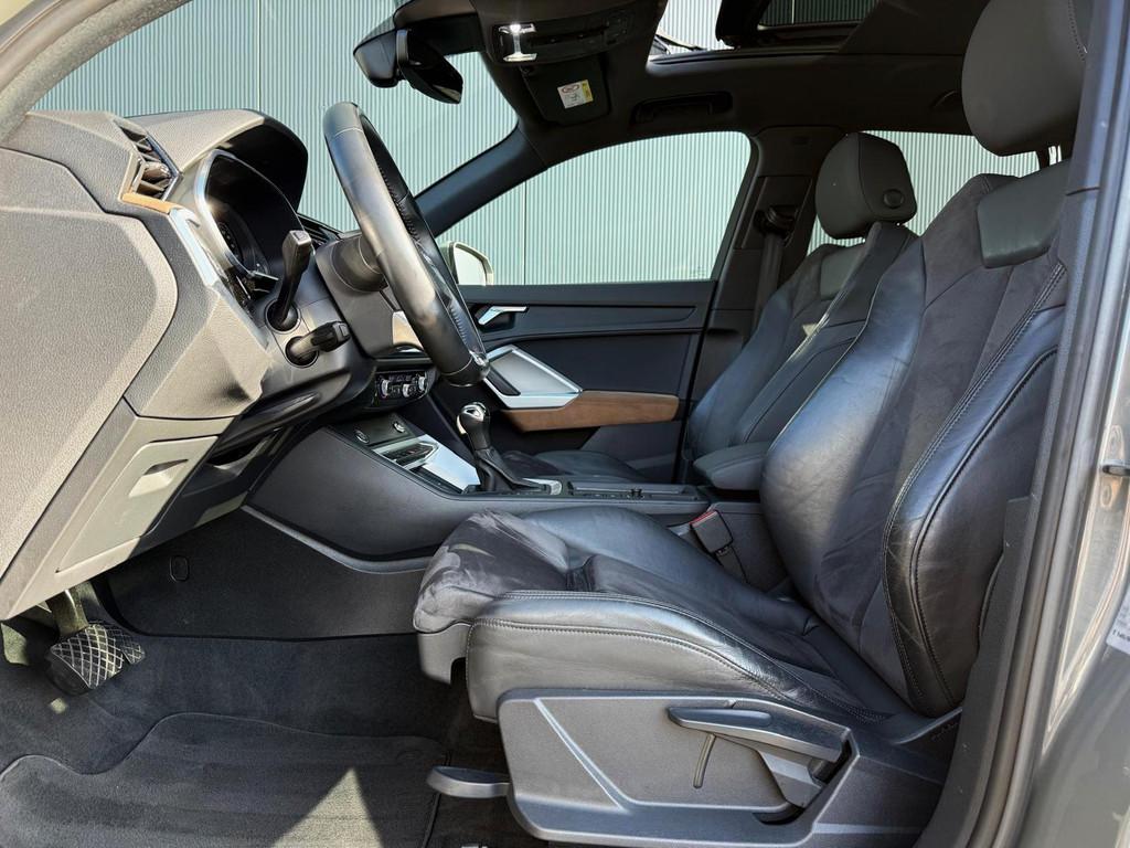 Audi Q3 35 TFSI S Line edition one pano / tr.hk, 4 cilinders, 150 pk, Bedrijf, 1470 kg