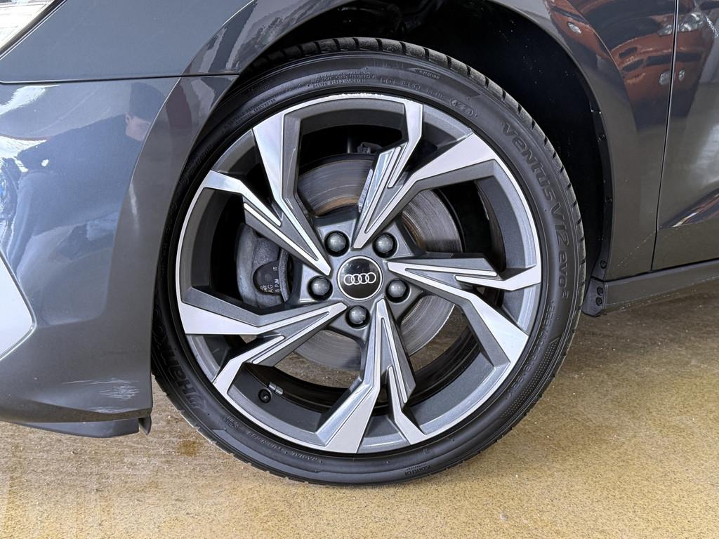 Audi A3 Limousine 30 TFSI Business edition | Carplay | Virtu, Gebruikt, Euro 6, 1200 kg, Origineel Nederlands