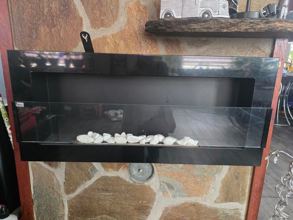 Moderne bio ethanol wandhaard met witte decoratieve stenen, Ophalen, Zo goed als nieuw, Hangende haard, Gelhaard