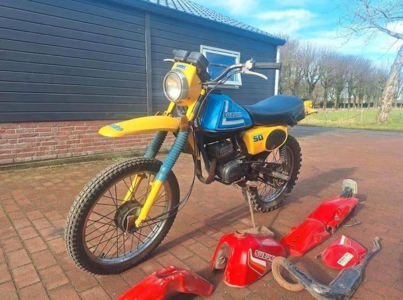 Gezocht ontstekingskap Suzuki ts50er, Fietsen en Brommers, Brommeronderdelen | Oldtimers, Gebruikt, Overige merken, Blok, Ophalen of Verzenden