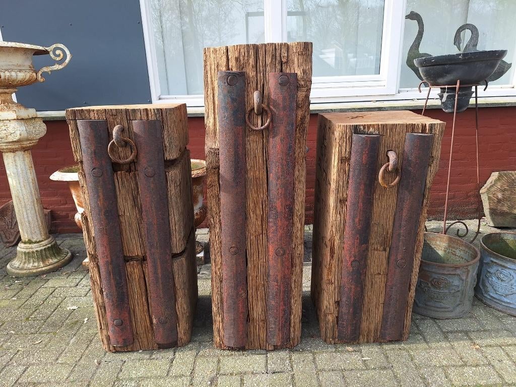 gigantische grote oude meerpalen, Ophalen, Zo goed als nieuw