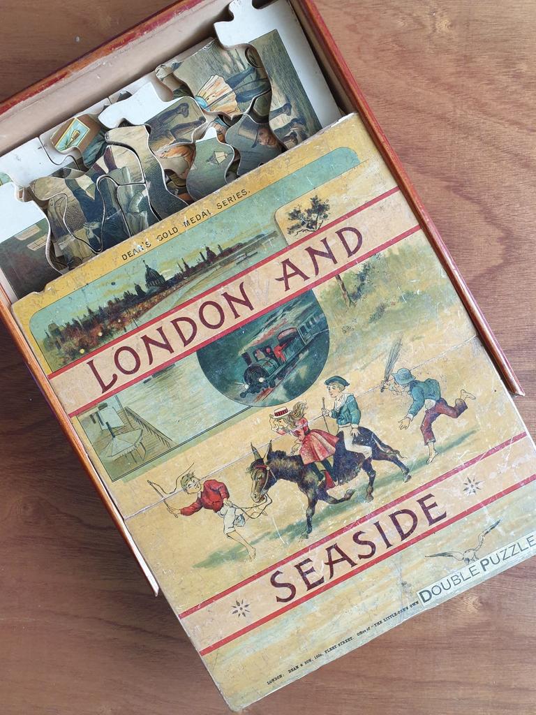 Antieke dubbelzijdige houten puzzels met boek in kist, Ophalen of Verzenden