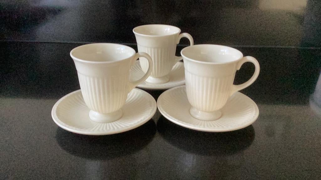 3 Wedgwood Edme plain kop en schotel, Ophalen of Verzenden, Zo goed als nieuw, Porselein, Kop en/of schotel